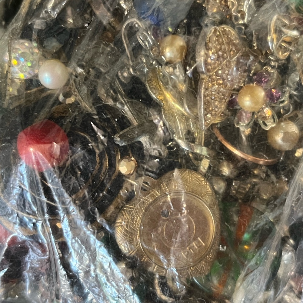 Craft Jewelry - Vintage to Modern Fashion Lot 5lbs box broken missing stones etc - Picture 4 of 5
